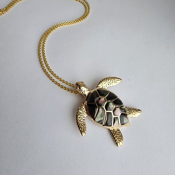 Turtle Pendant in 14 Karat Gold with Mother of Pearl Inlay